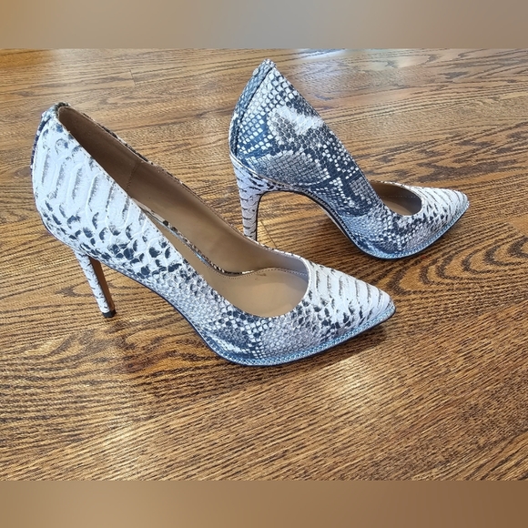 Bcbg generation. Snakeskin Pattern Heels - Picture 1 of 7
